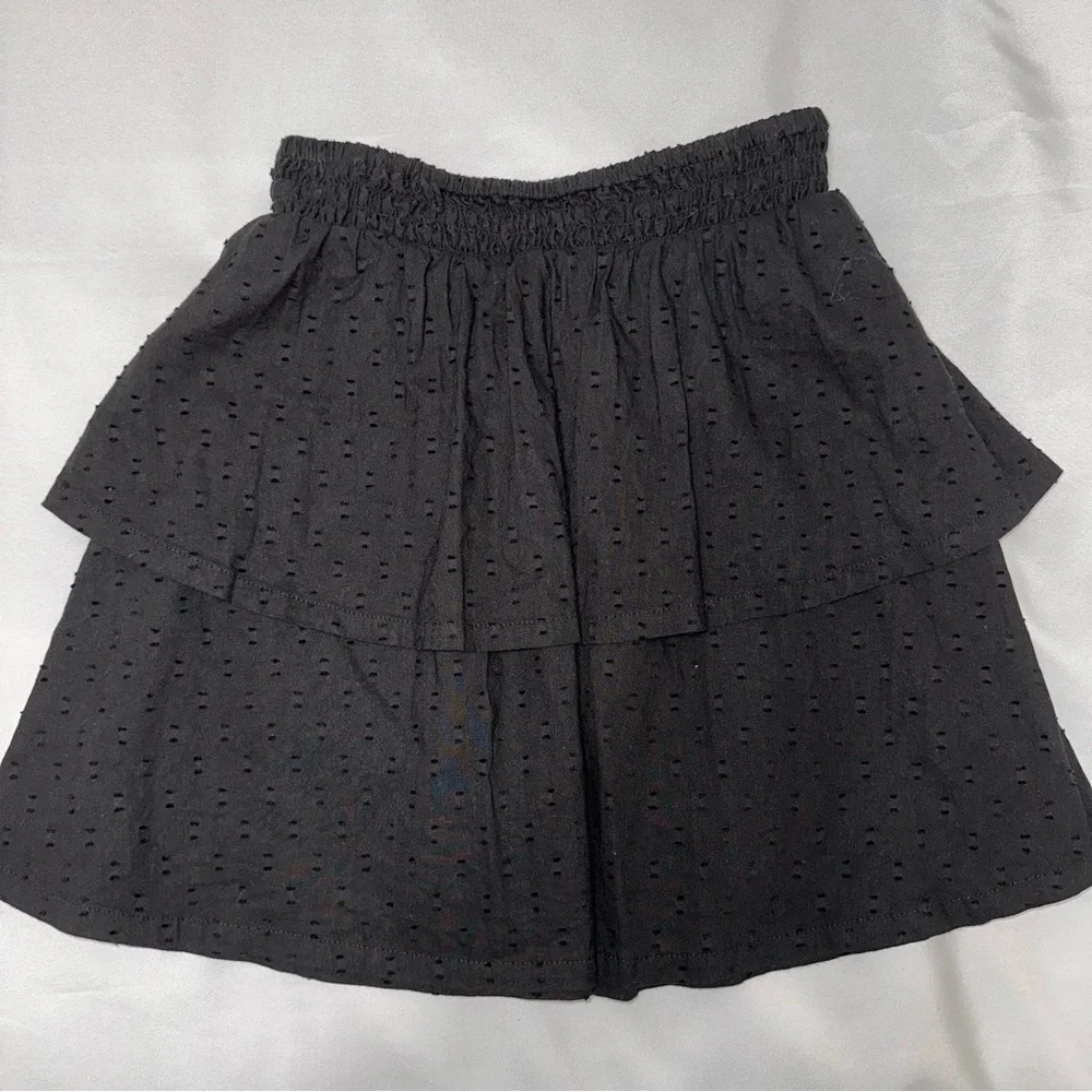 Old Navy eyelet skirt black girls size L (10-12)‎
